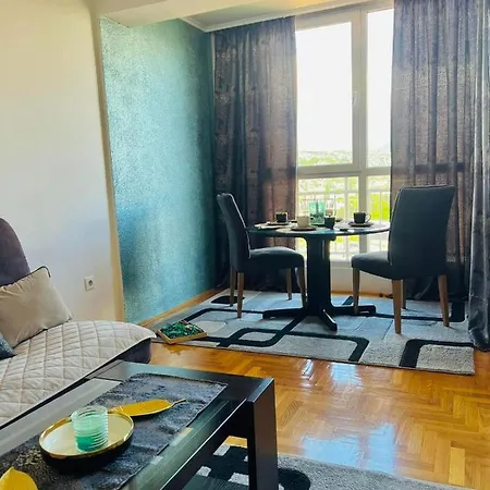 Tibra, Apartment *